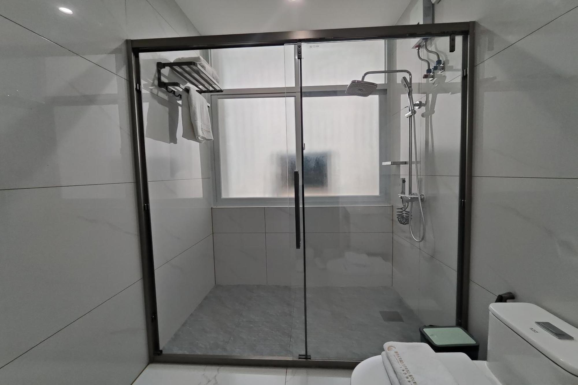 Mactan Grand Golden Near Airport Hotel